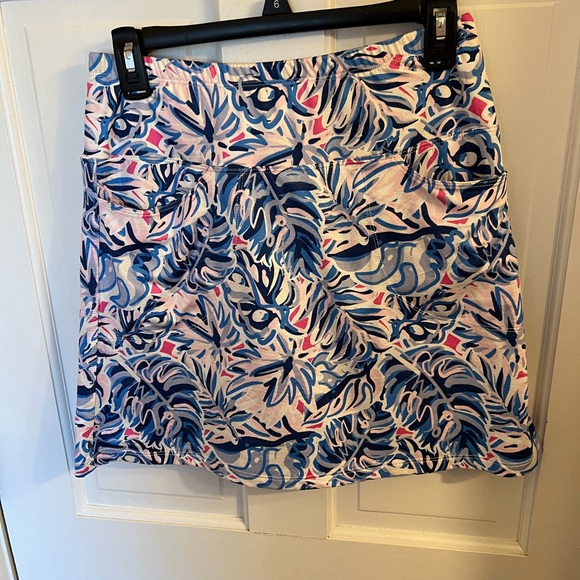 Simply Southern multi color skort with pockets. Size small. Excellent condition - Picture 2 of 2